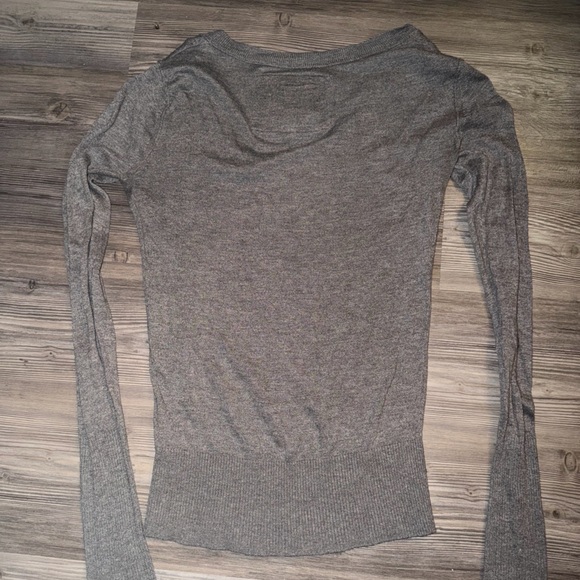 Abercrombie & Fitch Heather Gray V-Neck Sweater - Picture 5 of 6